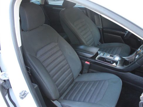Used 2018 Ford Fusion SE FWD image 35