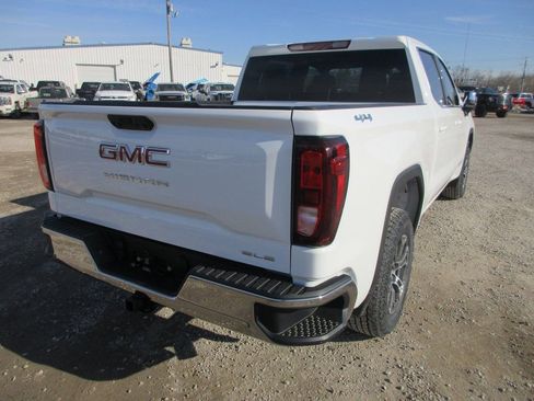 New 2026 GMC Sierra 1500 SLE image 5