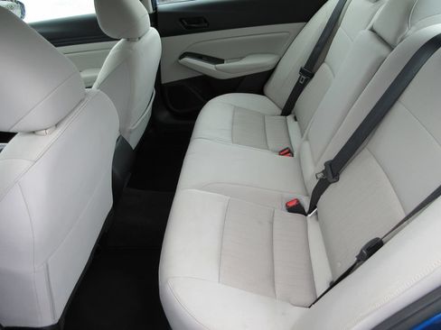 Used 2025 Nissan Altima 2.5 SV FWD image 11