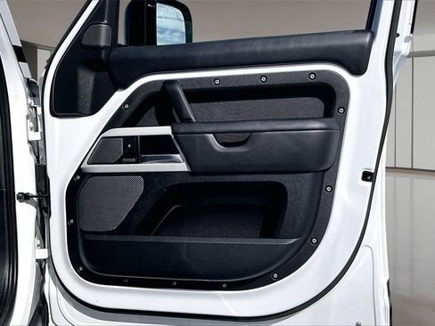 Certified 2023 Land Rover Defender 110 SE image 26