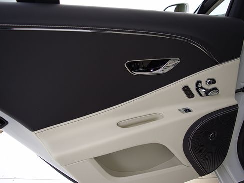 Certified 2023 Bentley Flying Spur Plug-In Hybrid AWD/4WD image 40