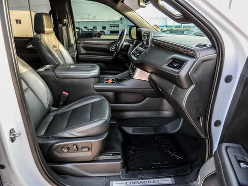 Used 2021 Chevrolet Tahoe LT w/ LT Signature Package RWD image 13