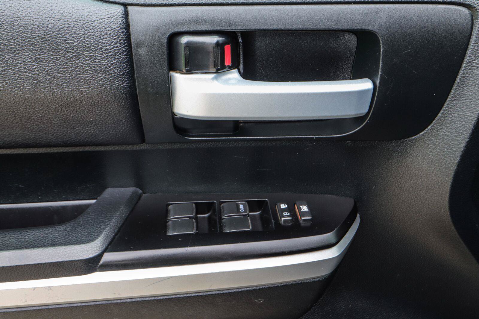 Used 2017 Toyota Tundra SR5 RWD image 32