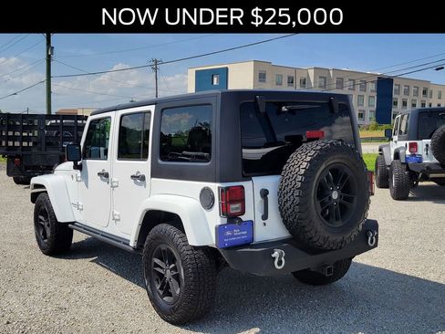 Used 2017 Jeep Wrangler Unlimited Sahara AWD/4WD image 3