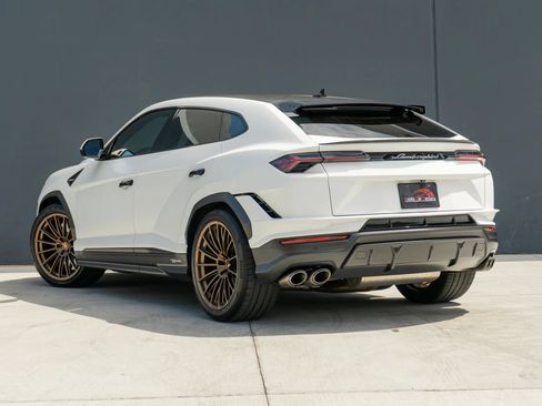 Used 2023 Lamborghini Urus Performante AWD/4WD image 9