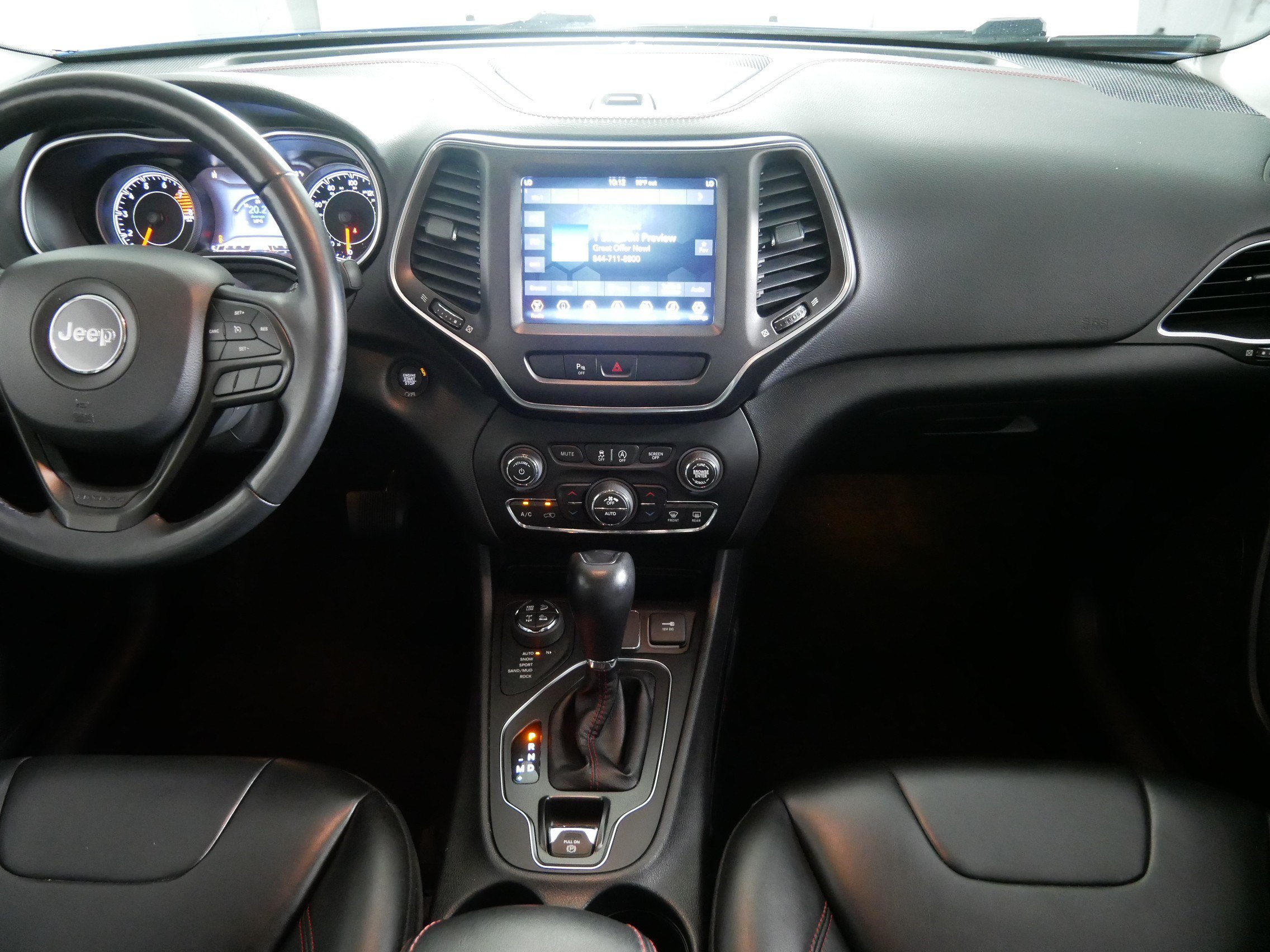 Used 2019 Jeep Cherokee Trailhawk w/ Cold Weather Group AWD/4WD image 10