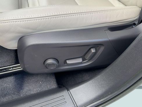 Used 2023 Volvo XC40 B5 Plus w/ Protection Package Premier image 13