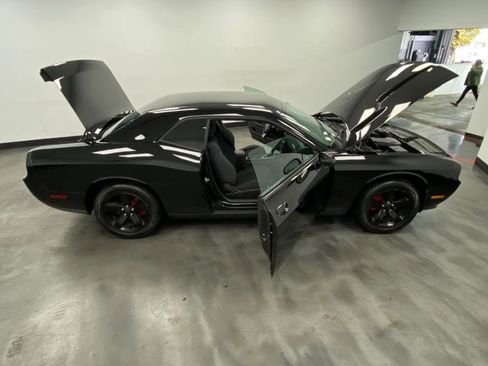 Used 2012 Dodge Challenger SXT image 43