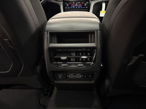 New 2025 Jeep Grand Cherokee Limited w/ Luxury Tech Group II AWD/4WD image 39
