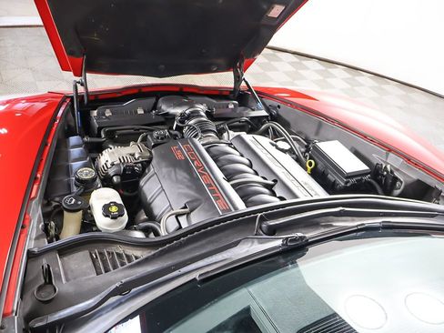 Used 2006 Chevrolet Corvette Coupe w/ Preferred Equipment Group RWD image 15