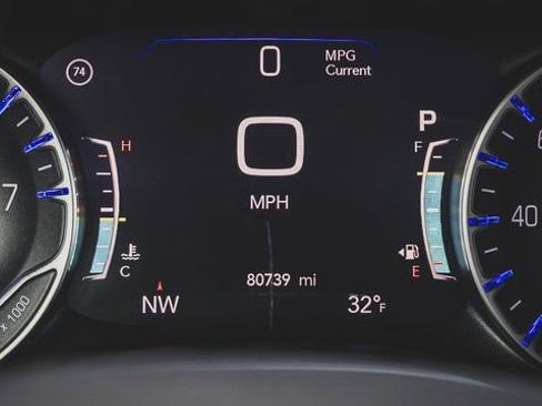 Used 2019 Chrysler Pacifica Touring Plus w/ Advanced Safetytec Group image 13