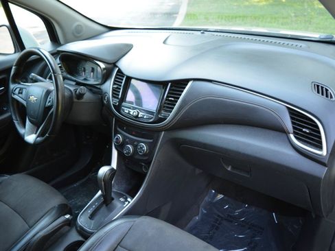 Used 2018 Chevrolet Trax LT w/ LT Convenience Package FWD image 13