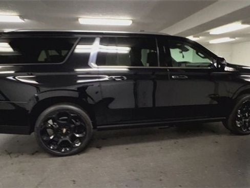 Certified 2025 Chevrolet Suburban High Country image 9