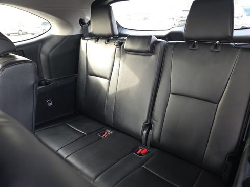 Used 2023 Toyota Highlander XLE image 12