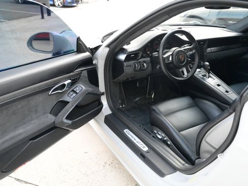 Used 2019 Porsche 911 Carrera GTS image 15