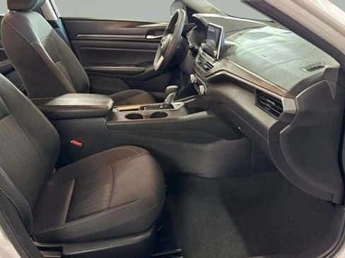 Used 2025 Nissan Altima 2.5 SV image 19