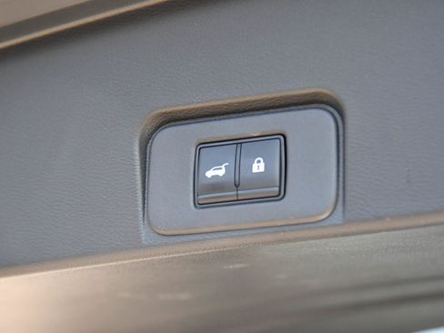 Used 2025 Nissan Rogue SV w/ SV Premium Package FWD image 44