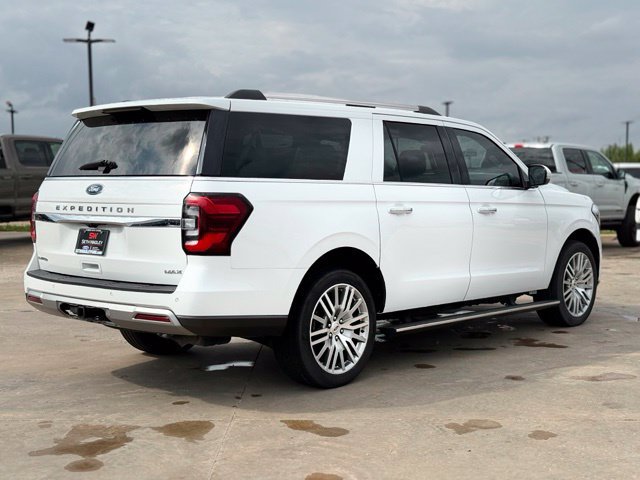 Used 2024 Ford Expedition Max Limited AWD/4WD image 2