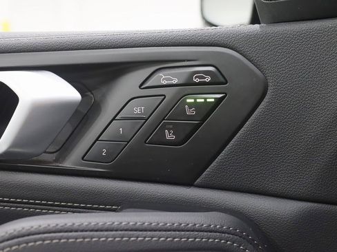 Used 2022 BMW X6 xDrive40i w/ Executive Package image 40