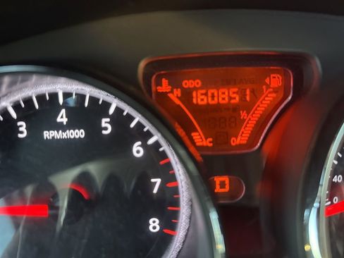 Used 2014 Nissan Versa SV w/ Convenience Package image 2