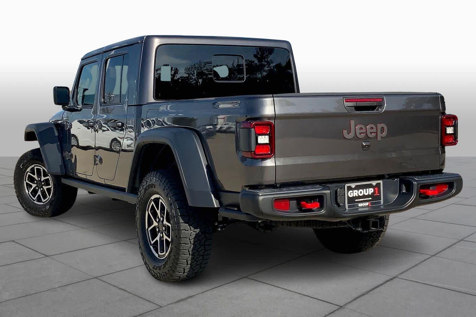 Used 2025 Jeep Gladiator Rubicon w/ Convenience Group AWD/4WD image 11