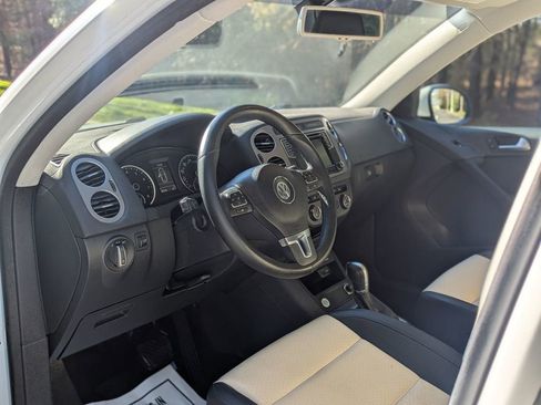 Used 2017 Volkswagen Tiguan S image 14