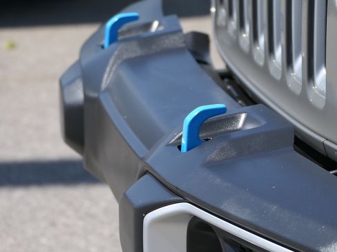 Used 2023 Jeep Wrangler Unlimited Sahara AWD/4WD image 9