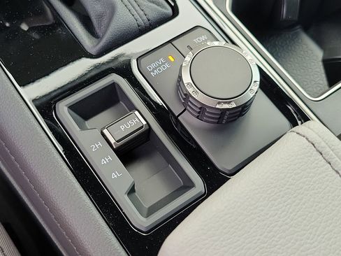 New 2026 Toyota Tundra Limited AWD/4WD image 27