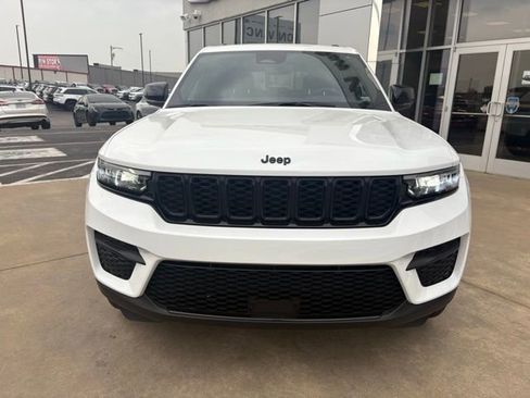 Certified 2024 Jeep Grand Cherokee Altitude image 7