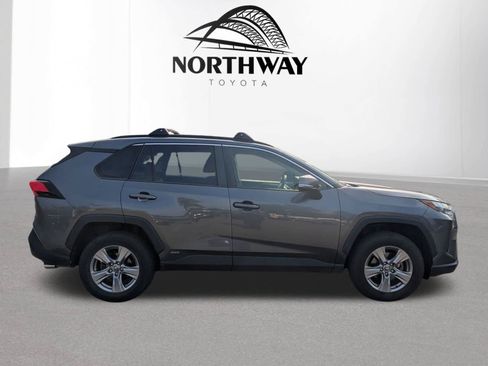 Used 2022 Toyota RAV4 XLE w/ Convenience Package AWD/4WD image 2