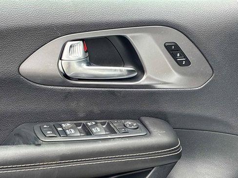 New 2026 Chrysler Pacifica Select image 10