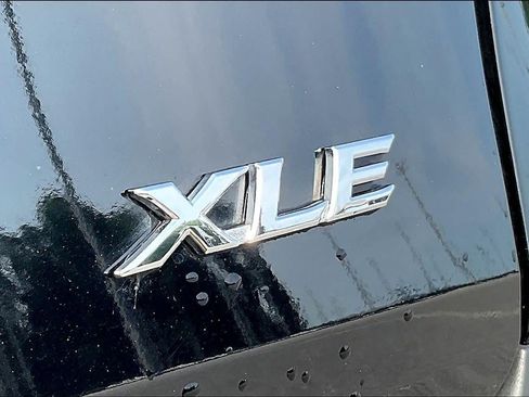 Used 2025 Toyota Sienna XLE FWD image 10