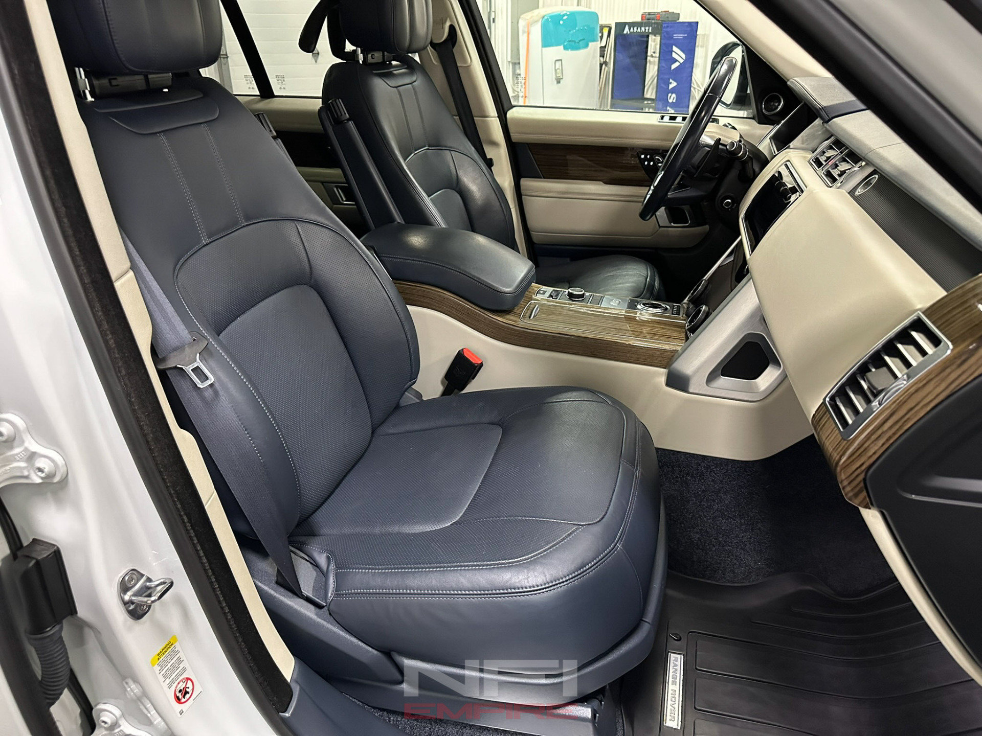 Used 2018 Land Rover Range Rover Supercharged AWD/4WD image 38