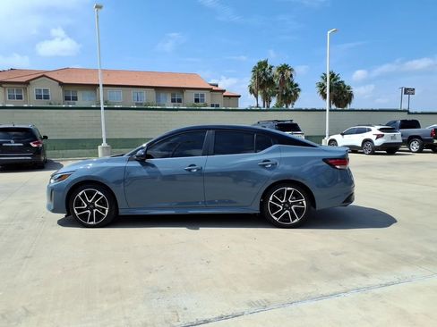 Used 2024 Nissan Sentra SR FWD image 2