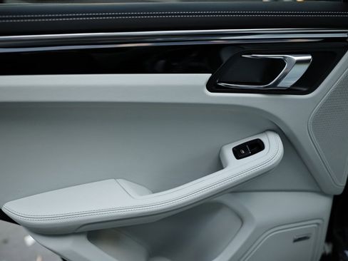 New 2026 Porsche Macan S image 26