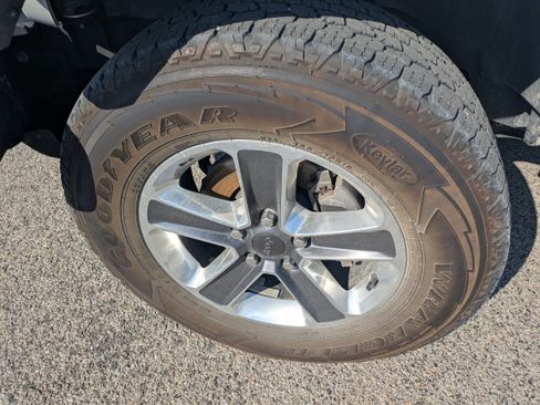 Used 2021 Jeep Wrangler Unlimited Sahara image 6