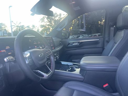 Used 2025 Chevrolet Suburban RST w/ Comfort Package image 25