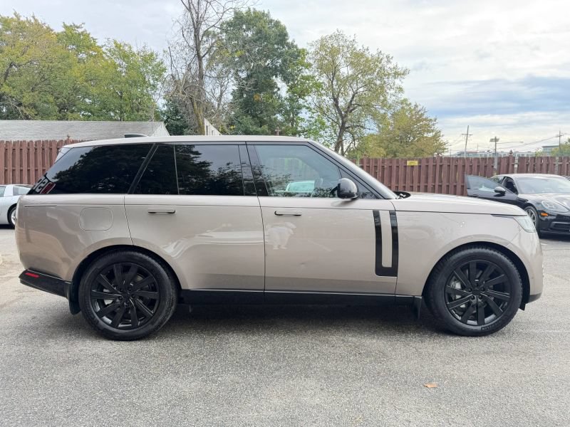 Used 2023 Land Rover Range Rover SE AWD/4WD image 5