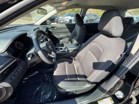 Used 2025 Nissan Altima 2.5 SV image 32