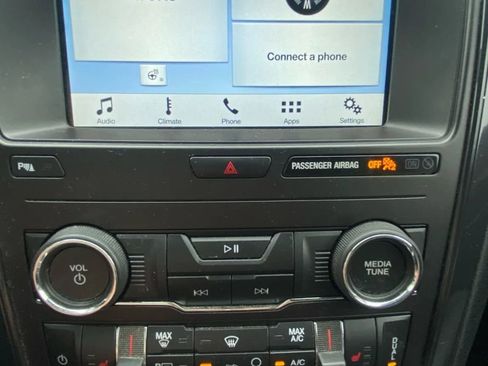 Used 2018 Ford Explorer XLT w/ Equipment Group 202A image 30