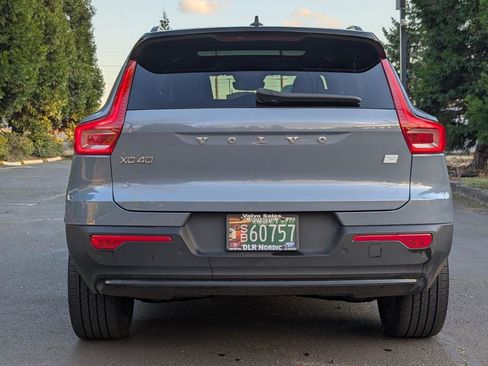Used 2023 Volvo XC40 Recharge Plus image 6