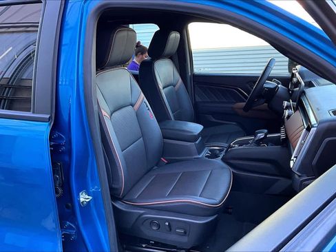 Used 2024 GMC Canyon AT4 w/ AT4 Premium Package image 8