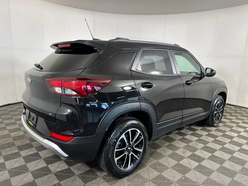 Used 2024 Chevrolet TrailBlazer LT image 3