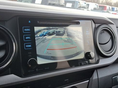 Used 2017 Toyota Tacoma TRD Off-Road image 24