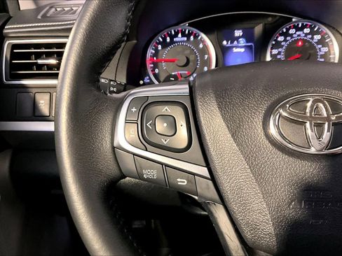 Used 2016 Toyota Camry SE image 23
