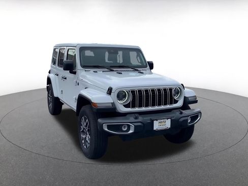 Used 2025 Jeep Wrangler Sahara image 3