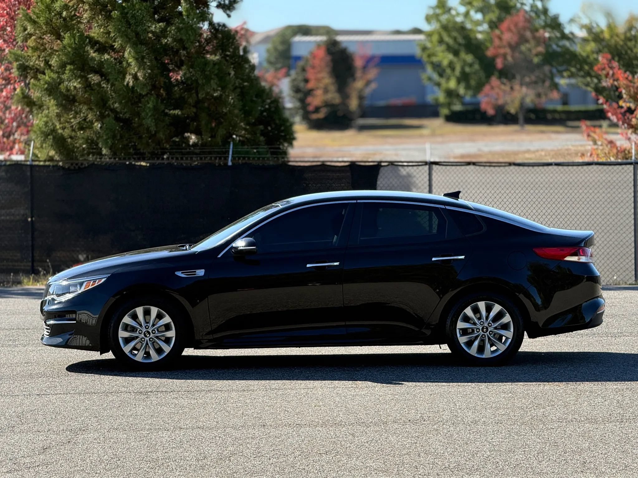 Used 2018 Kia Optima LX w/ 17" Alloy Wheels Package FWD image 8