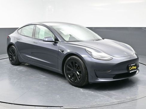Used 2023 Tesla Model 3 Standard Range image 2