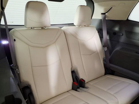 Certified 2024 Cadillac XT6 Premium Luxury w/ Technology Package FWD image 13