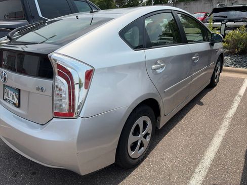 Used 2012 Toyota Prius Three w/ Preferred Accessory Pkg FWD image 6